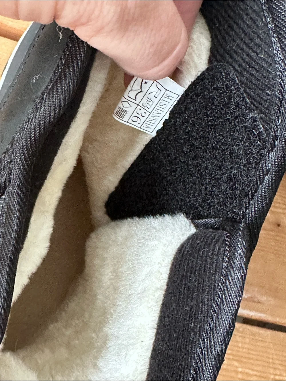 Girls size 4 snow boots